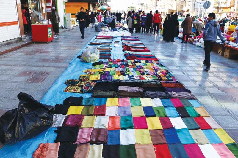احداث روزبازارها برای استقرار دستفروشان در دستور کار قرار گیرد