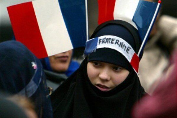 افزایش اعتراض‌ها در فرانسه به ممنوعیت پوشش اسلامی در مدارس