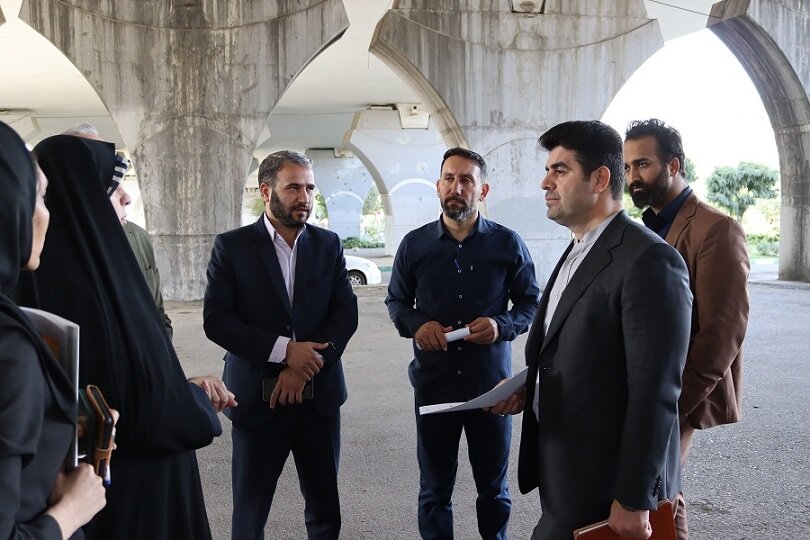 امکان‌سنجی ساخت زمین چمن مصنوعی زیر پل شهدای روحانی