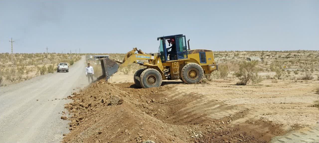 ایجاد خاکریز حفاظتی در اطراف تاغزارهای اشتهارد ادامه دارد