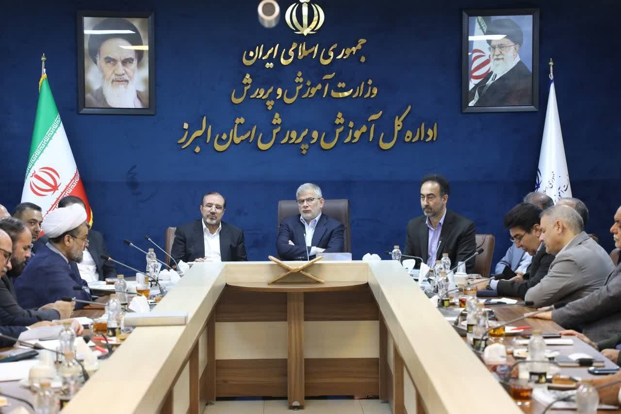 کافه معلم در کرج؛ فضایی نو برای تبادل نظر فرهنگیان البرز