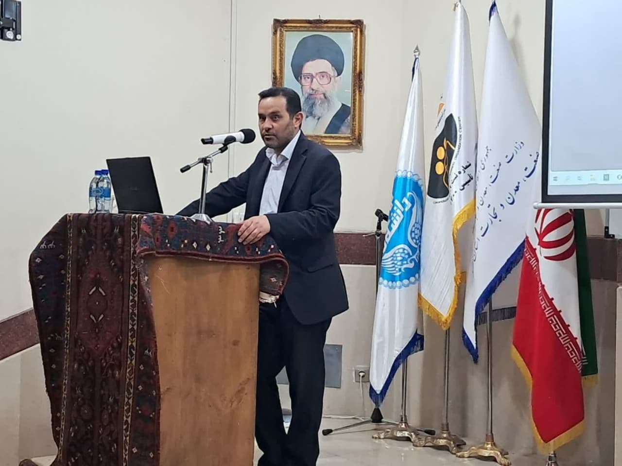 فرش البرز در راه بازارهای جهانی: کنسرسیوم صادراتی و میزبانی توسعه قالیبافی کشور