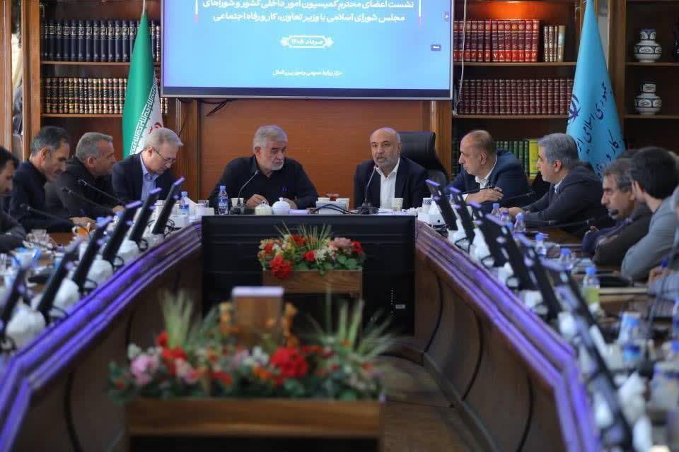 نشست مشترک وزیر کار و مجلس؛ کالابرگ و مطالبات درمان بر ریل تسویه یا وعده‌های تکراری؟