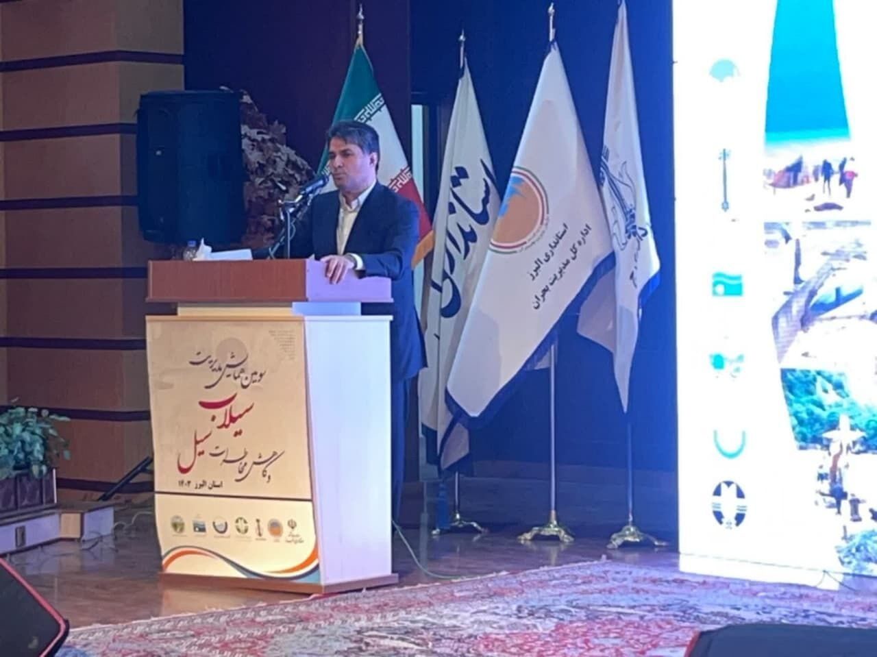 پاکسازی رودخانه کرج از رسوب‌های سیلابی